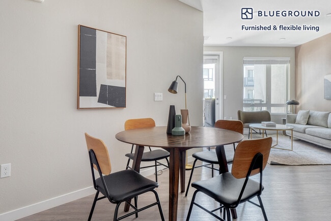 Building Photo - 3560 Rambla Pl