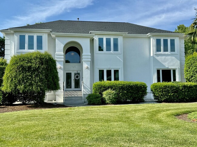Building Photo - JUST REDUCED!  Fabulous 5-Bedroom POOL Hom...
