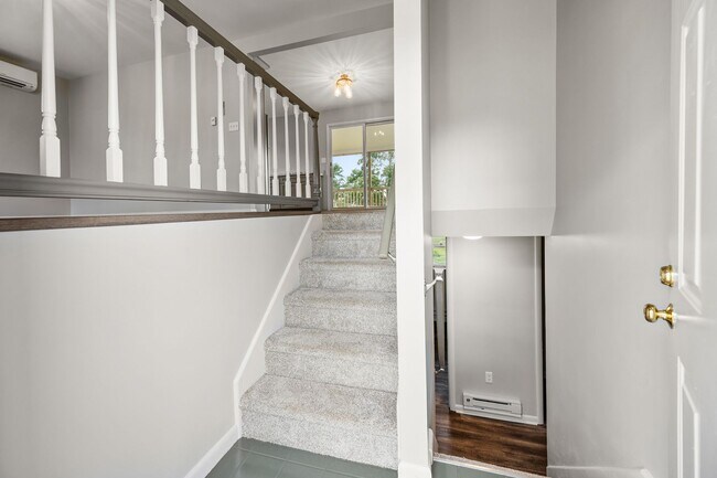 Foto del edificio - Charming Bi-Level for rent in Milford, $2,...
