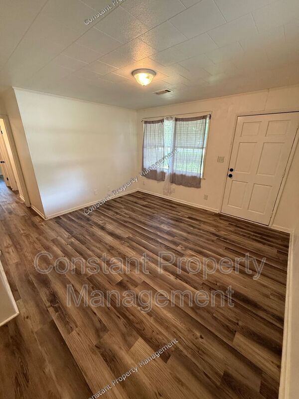 Foto del edificio - 3371 Adkins Ave