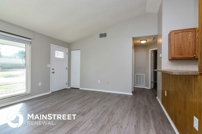 Foto del edificio - 7845 Avenal Loop