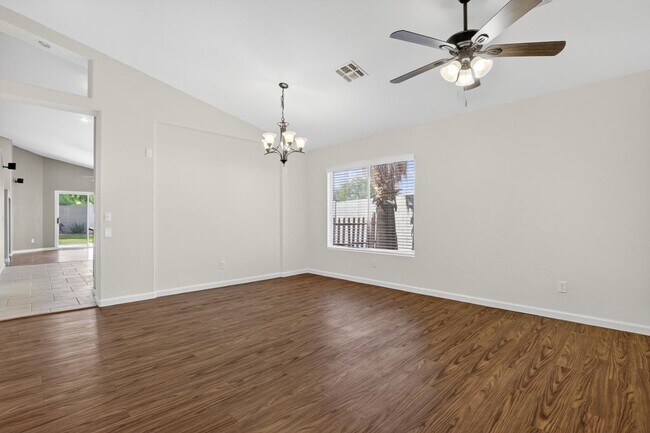 Foto del edificio - 15481 W Mauna Loa Ln