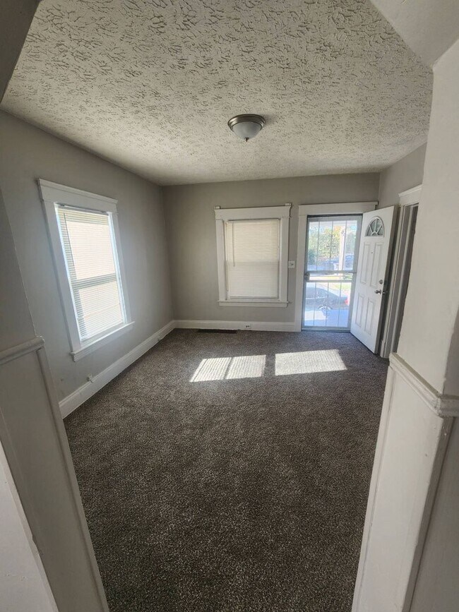Foto del edificio - 739 E 165th St