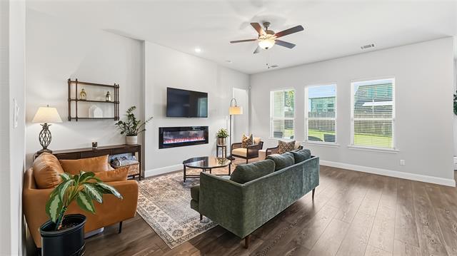 Foto del edificio - 3017 Creek Meadow Dr