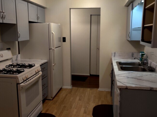 Building Photo - 3235 S Manor Dr