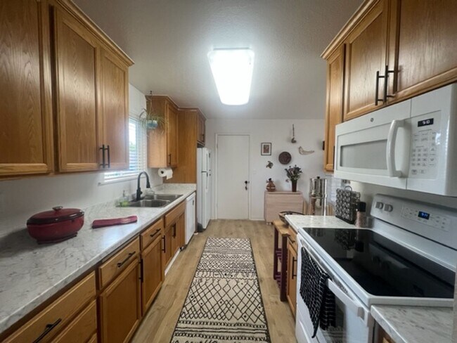 Foto del edificio - Pet Friendly! Incredibly charming home wit...