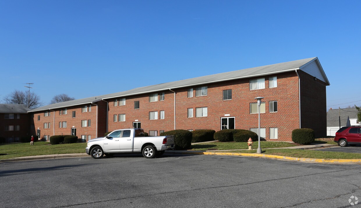 Eighth Street Apartments - Eighth Street Court Apartments