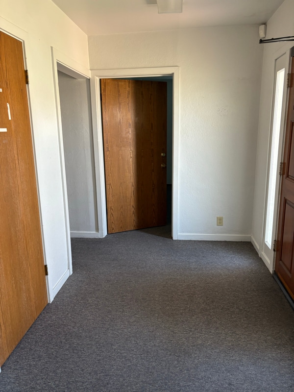 Building Photo - 1400 E Canal Dr