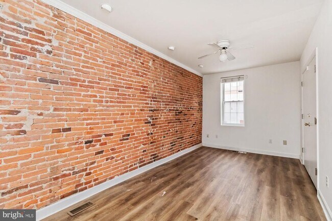 Building Photo - 1122 William St