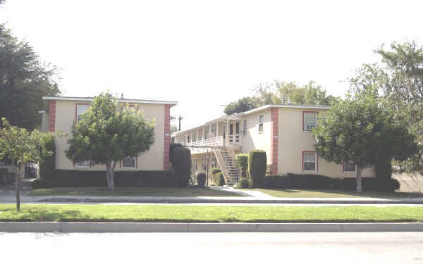 Foto del edificio - 5821-5827 Baldwin Ave