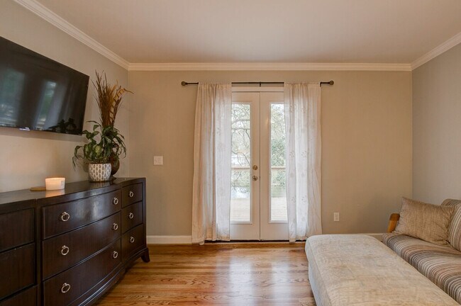 Foto del edificio - 3148 Travis Ct