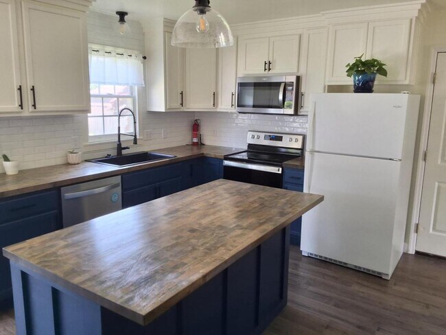 Foto del edificio - 7620 Hammersley Rd