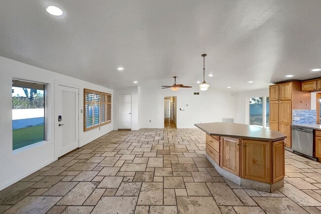 Foto del edificio - 6301 E Sweetwater Ave