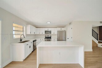 Building Photo - 8769 SW 137th Ave