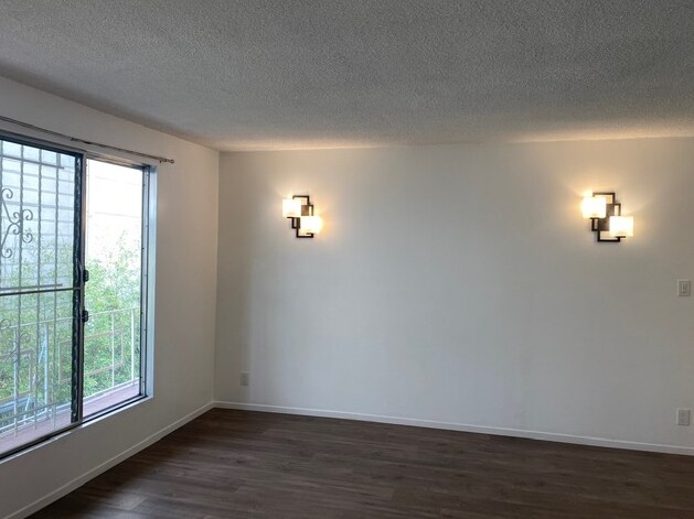 Foto del edificio - 6013 Carlton Way