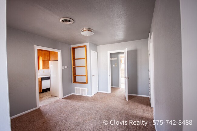 Dining Area - 613 E 10th St