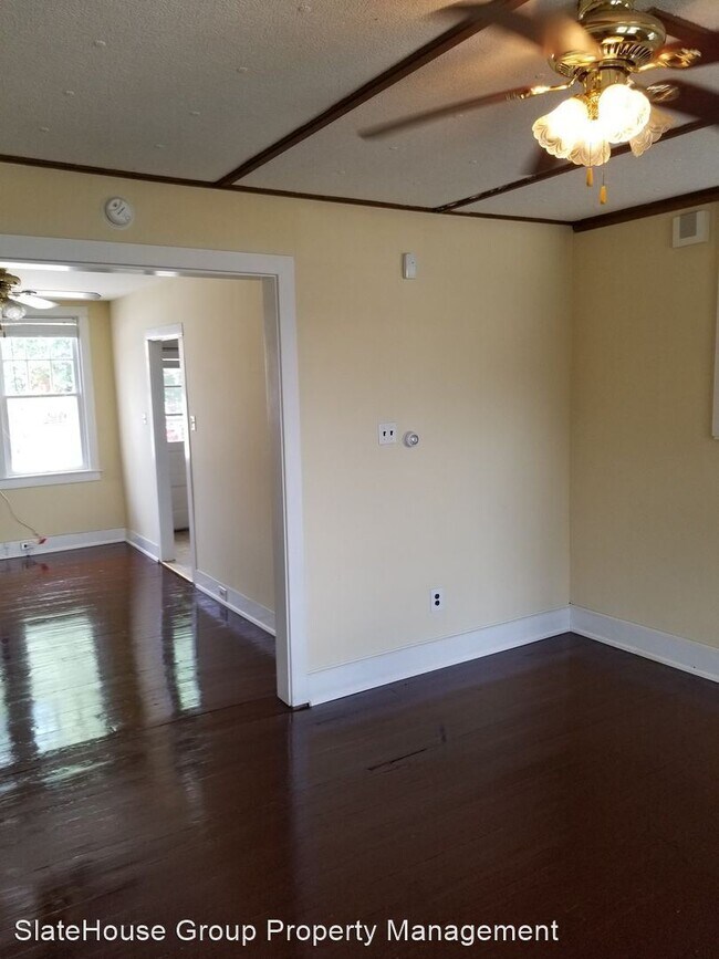 Building Photo - 567 New Holland Ave