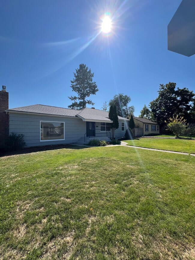 Building Photo - Lewis and Clark area, Corner Lot - 5 Bedro...