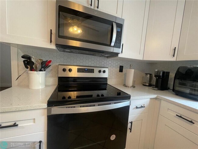 Foto del edificio - 255 Sunshine Dr