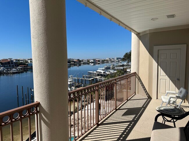 Foto del edificio - 724 Harbor Blvd