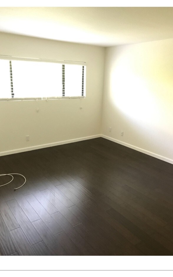 Foto del edificio - 4542 Willis Ave