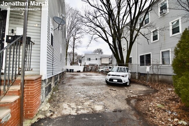 Building Photo - 152 Quincy St