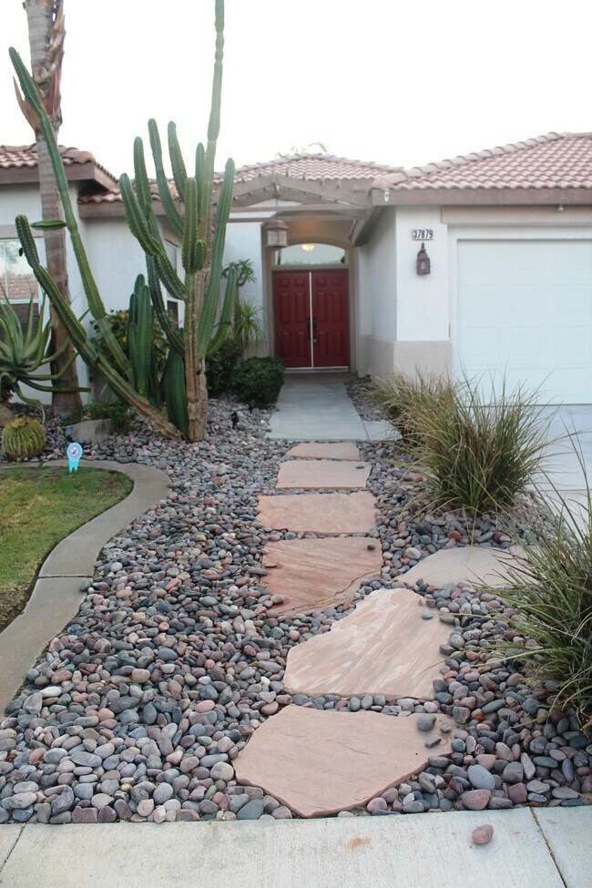 Building Photo - 37879 Hollister Dr