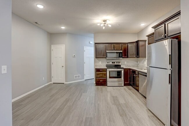Building Photo - Fox Run Townhomes