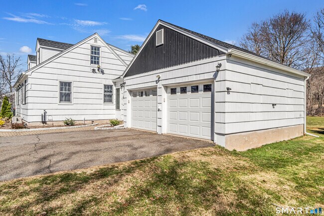 Foto del edificio - 466 High Hill Rd