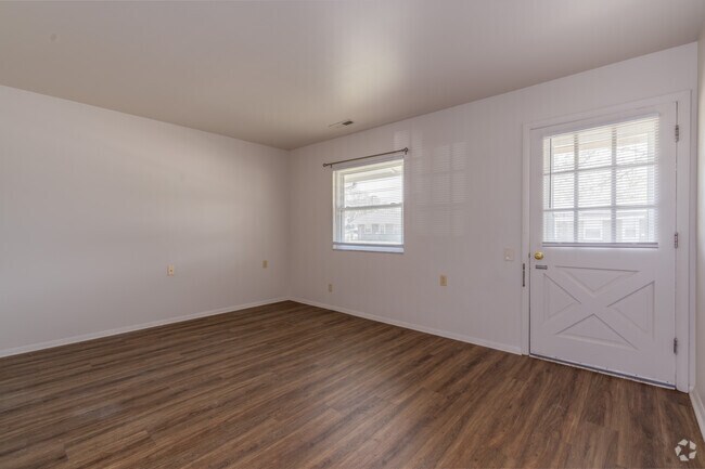 1 dormitorio, 1 baño - Sala de estar - Sontra Evansville Apartments