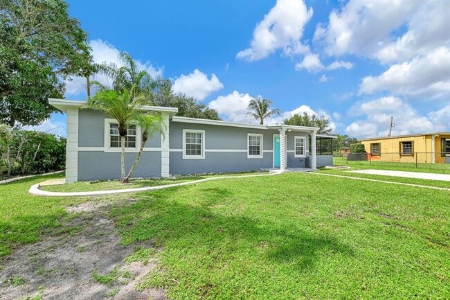 Foto del edificio - 15710 NW 19th Ave
