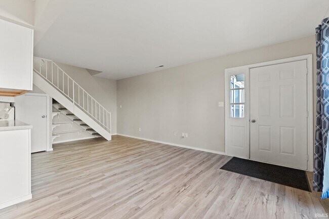 Foto del edificio - 5124 Woodmark Dr
