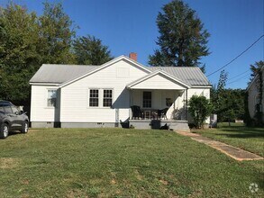 Building Photo - 2 Hackberry Cir