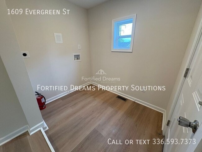 Building Photo - 1609 Evergreen St