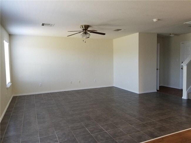 Building Photo - 1121 Shadow Creek Blvd