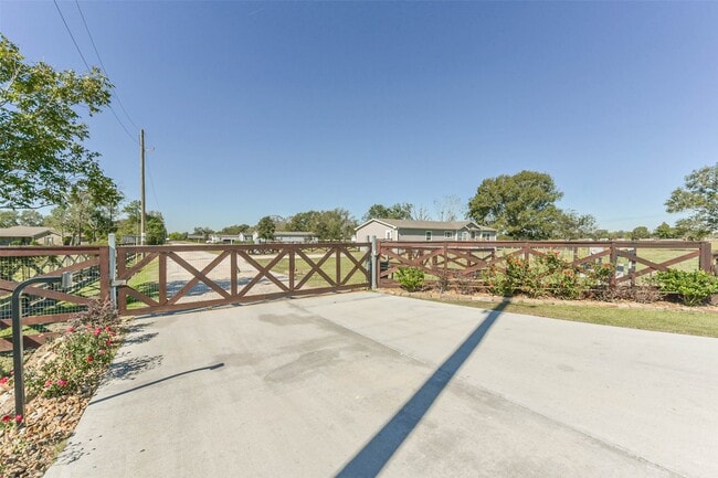 Building Photo - 1566 County Rd 610