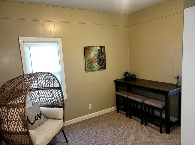 Building Photo - 3 Bedroom 1 Bathroom with Garage