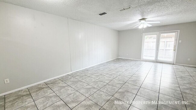 Building Photo - 7303 Ave X-103