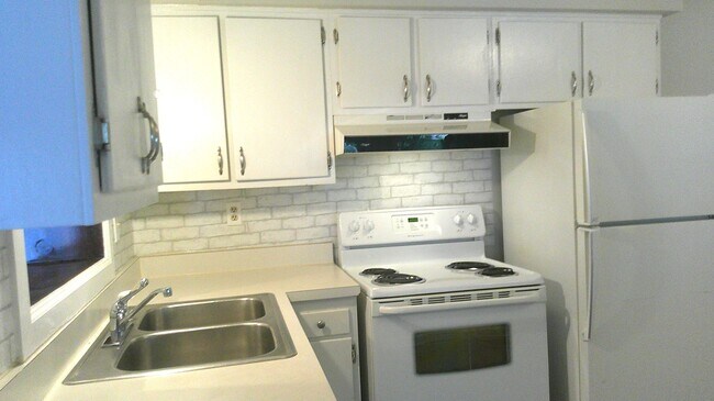 Foto del edificio - 406 Spring Station Cir