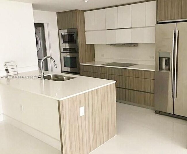 Foto del edificio - 600 NE 27th St