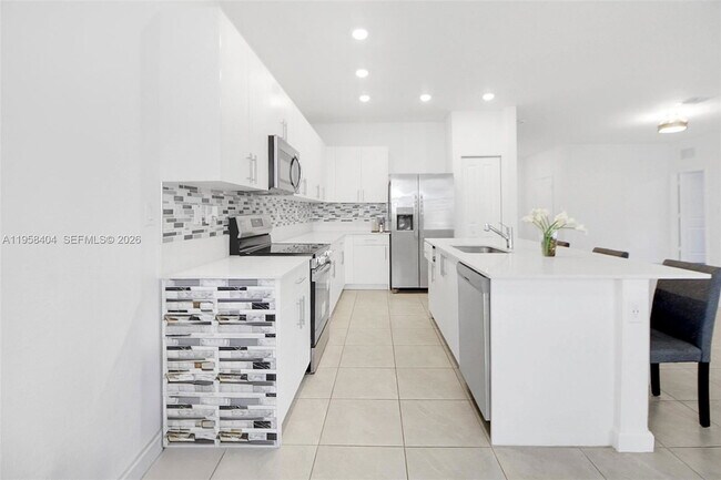Foto del edificio - 879 SE 26th Ter