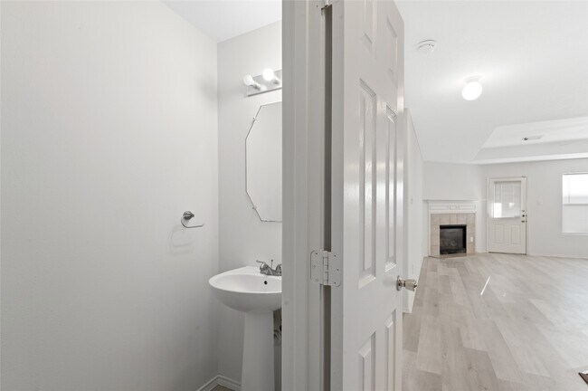 Foto del edificio - 2923 Katy Briar Ln