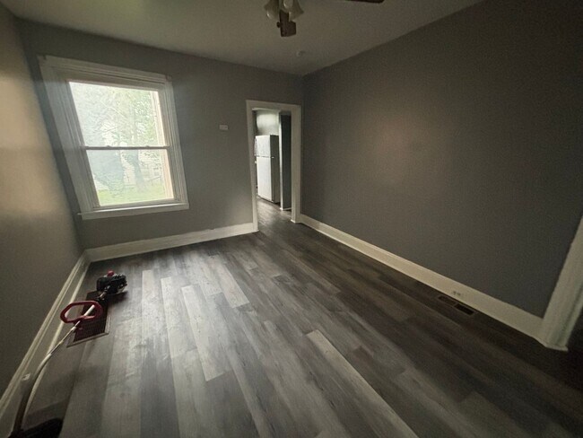 Building Photo - 2 bedroom 1 bath house for rent in Mt Wash...