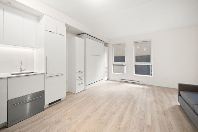 Building Photo - 1200 Crescent