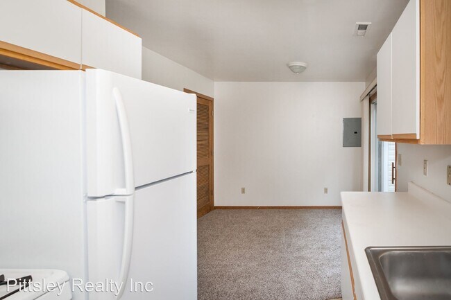 Foto del edificio - 2 br, 2 bath Apartment - 723 Fotis Drive
