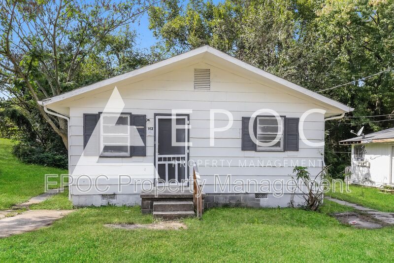 Primary Photo - 912 Richland St
