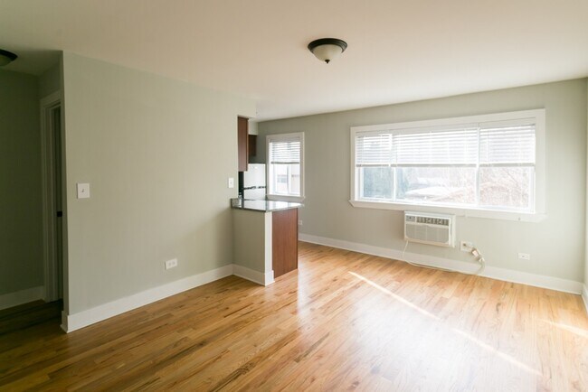 Building Photo - 704 Elm Pl