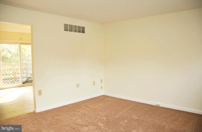 Building Photo - 425 Windy Knoll Dr