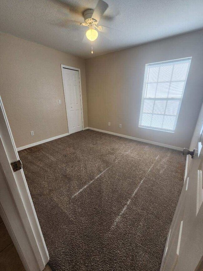 Foto del edificio - Three Bedroom Two Bath - Auburndale