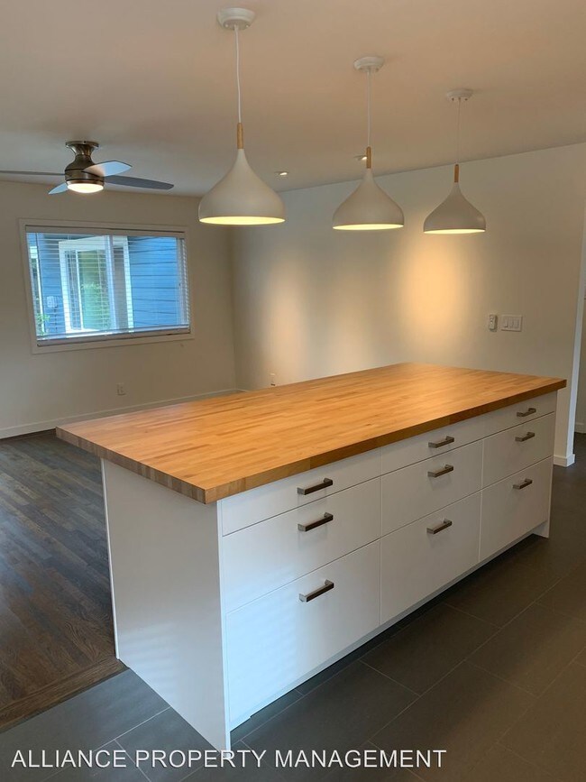 Building Photo - 4 br, 3 bath House - 2707 Midway Drive